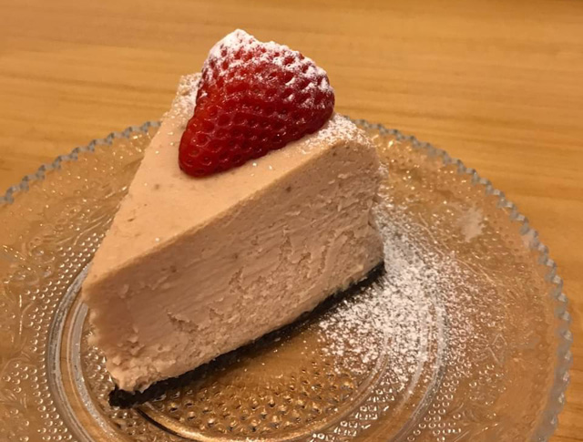 苺のチーズケーキの写真